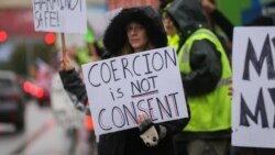 A woman who wishes to remain unnamed holds a sign as Boeing employees and others protest the company's coronavirus disease (COVID-19) vaccine mandate, outside the Boeing facility in Everett, Washington, October 15, 2021. REUTERS/Lindsey Wasson/File Photo