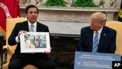 El gobernador de la Florida, Ron DeSantis, un aliado del presidente Trump, tendrá la oportunidad de ser anfitrión de la Convención Republicana a finales de agosto.