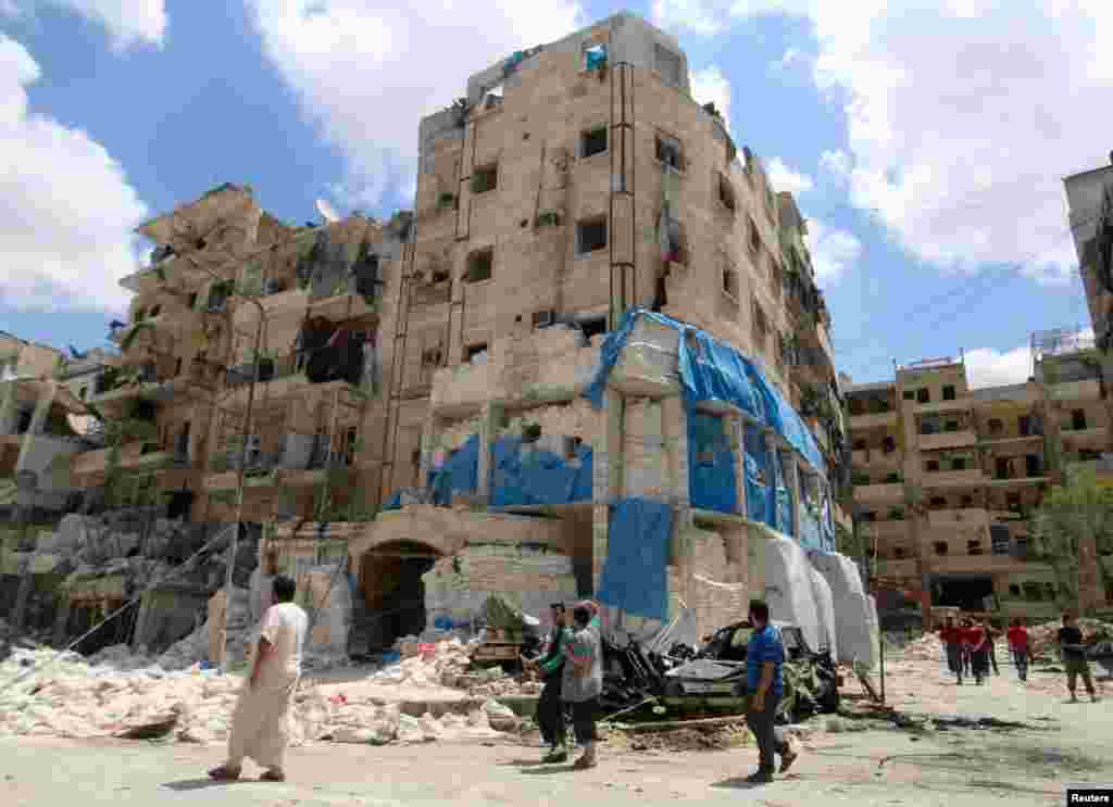 People inspect the damage at al-Quds hospital after it was hit by airstrikes in a rebel-held area of Syria's Aleppo, April 28, 2016.