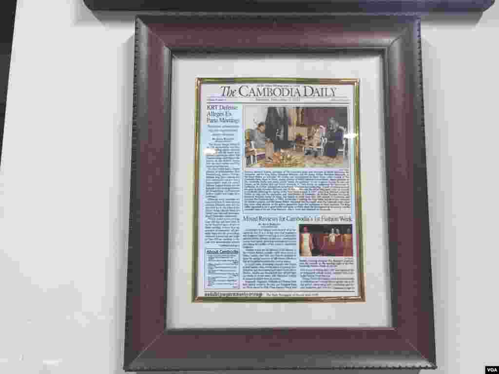 ទិដ្ឋភាព​នៃ​ថ្ងៃធ្វើការ​ចុងក្រោយ​នៃ​កាសែត​ The Cambodia Daily ក្រោយ​ប្រតិបត្តិការ​បោះពុម្ភផ្សាយ​អស់​រយៈពេល​ ២៤ឆ្នាំ​និង​១៥ថ្ងៃ​ តាំងពី​ឆ្នាំ១៩៩៣​មក​ ក្នុង​រាជធានី​ភ្នំពេញ​ ថ្ងៃទី៣ ខែកញ្ញា ឆ្នាំ២០១៧។ (ហ៊ាន សុជាតា/VOA)