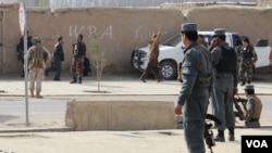 در این رویداد پنج مهاجم ملبس با یونیفورم پولیس دخیل بود