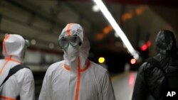 Pripadnici vojske dezinfikuju podzemnu železnicu u Madridu