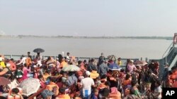 Bhasan Char ကျွန်းသို့ ရိုဟင်ဂျာဒုက္ခသည်များ ပြောင်းရွှေ့သည့် မြင်ကွင်းတချို့