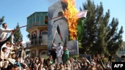 Afg'onlar Pokistonga qarshi namoyish o'tkazmoqda.