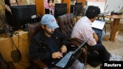 La conectividad a internet subió hasta un 15% en Irán, luego de un bloqueo masivo del gobierno, atribuido a mantener un velo sobre las protestas que estallaron hace más de una semana en Teherán, la capital.