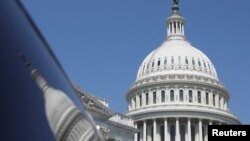 Спикерот Мајк Џонсон вчера рече дека Претставничкиот дом ќе ја разгледа помошта оваа недела, но ќе ја поделат во посебни закони