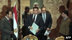 Nodavlat tashkilotni chetdan moliyaganlikka doir ishni sudyalar Samih Abu Zeid va Ashraf al-Ashmaviy olib bormoqda