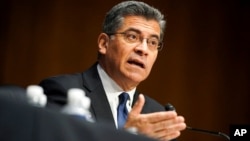 ARHIVA - Havijer Besera svedoči tokom saslušanja za potvrdu postavljenja na poziciju sekretara za zdravstvo, na Kapitol hilu, 24. februara 2021. (Foto: AP)