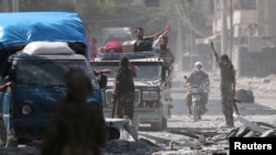 Suriya demokratik kuchlari jangchilari Manbijda. Halab viloyati. 12-avgust 2016-yil