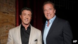 Сільвестер Сталлоне та Арнольд Шварценеґґер під час прем'єри фільму "Нестримні 3" у Лос-Анджелесі, 2014 