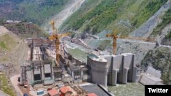 ميسري خان د مومند ډيم سره نزدې ميا پټې کې اوسيږي، او د ډيم نه وتونکو په دوو نهرو کې يو نهر د دوي په للمو پټو راځي. وايي د دوي زمکې للمې دي او امدن يې کم خو که ډېم جوړ شي او نهرونو کې اوبه راشي نو د دوي فصلونه به زيات کيږي او ګټه به يې سېوا شي