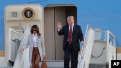 Президент США з дружиною в аеропорту Гельсінкі 15 липня 2018р.