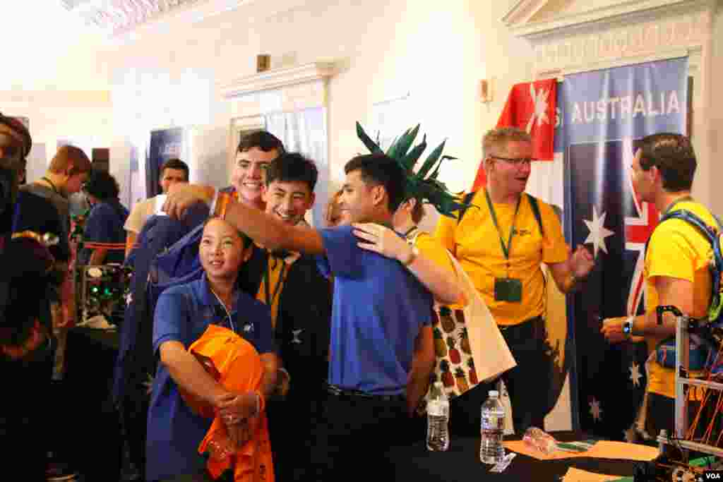 Cambodian robotics team members take a selfie with members of the Australian robotics team after the closing of the First Global Challenge robotics competition in Washington, DC, Tuesday, July 18, 2017. (Nem Sopheakpanha/VOA Khmer)