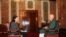 Thông tín viên VOA Shaista Sadat phỏng vấn Tổng thống Afghanistan Hamid Karzai tại dinh tổng thống ở Kabul
