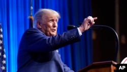 El expresidente Donald Trump habla durante la Convención del Partido Republicano de Carolina del Norte en Greensboro, Carolina del Norte, el sábado 10 de junio de 2023.