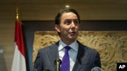 លោក Amos Hochstein​ ទីប្រឹក្សា​ជាន់ខ្ពស់​របស់​ប្រធានាធិបតីអាមេរិក​លោក Joe Biden ​ថ្លែង​ទៅកាន់​អ្នកសាព័ត៌មាននៅ​ទីក្រុង​បេរូត​ប្រទេស​លីបង់​កាលពីថ្ងៃទី​១៩ វិច្ឆិកា ឆ្នាំ២០២៤។