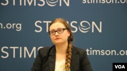 Courtney Weatherby អ្នក​វិភាគ​ការ​សិក្សាតំបន់អាស៊ីអាគ្នេយ៍​នៅ​មជ្ឈមណ្ឌល Stimson។ (ហុង ចិន្តា/VOA)
