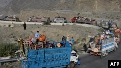 عکس آرشیف، از کاروان مهاجران افغان که در حال عزیمت از پاکستان به افغانستان اند