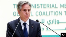 美國國務卿布林肯2023年6月6日-8日訪問沙特阿拉伯，他週四(6月8日)與沙特外交大臣費薩爾（Faisal bin Farhan）舉行記者會。