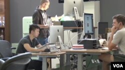 Özellikle teknoloji alanında çok sayıda kişi yabancılara yönelik vize programından faydalanıyor.