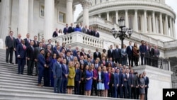 Novoizabrani članovi Kongresa poziraju za zajedničku fotografiju, na Istočnoj strani Capitola, 15. novembra 2022.