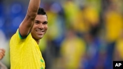 کاسمیرو، بازیکن تجربه کار برازیل که با یک ضربۀ دیدنی از داخل محوطۀ جزا دروازۀ تیم سویس را باز کرد