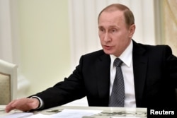 Presiden Rusia Vladimir Putin menghadiri pertemuan dengan Menteri Luar Negeri Jerman Frank-Walter Steinmeier di Kremlin, Moskow, Rusia, 23 Maret 2016.