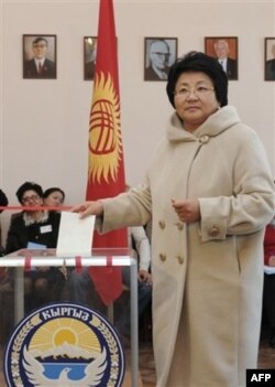 Prezident Roza Otunbayeva, Bishkek, 30-oktabr 2011