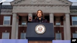 카멀라 해리스 부통령이 6일 자신의 모교인 워싱턴 DC 하워드대에서 대선 패배 승복 연설을 하고 있다.