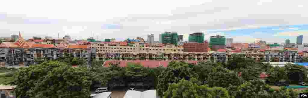 A panoramic view of Phnom Penh's White Building from behind​ on Friday, September 5, 2014. (Nov Povleakhena/VOA Khmer) 