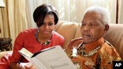 Нельсон Мандела та Мішель Обама, 21 червня 2011 року