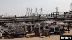 បំពង់​ប្រេង​នៅ El Sharara កាលពី​ថ្ងៃទី​០៣ ខែធ្នូ ឆ្នាំ២០១៤។