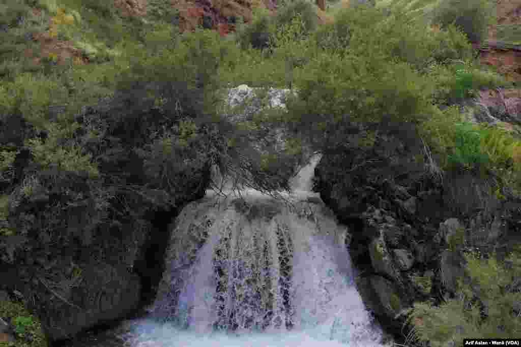 Ji Bajarokê Elbakê (Başkale) Çend Wêne Travertena