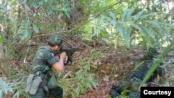 စစ်ကောင်စီတပ်နဲ့ ရင်ဆိုင်တိုက်ခိုက်နေတဲ့ KNU တပ်ဖွဲ့ဝင်အချို့ (ယခင်မှတ်တမ်းဓါတ်ပုံ)