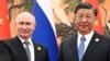 Los presidentes de Rusia, Vladimir Putin (izq), y China, Xi Jinping (der), antes de un encuentro bilateral en Beijing, China, el 18 de octubre de 2023.