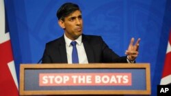 Le Premier ministre conservateur Rishi Sunak a fait de ce projet le socle de sa politique de lutte contre l'immigration clandestine.