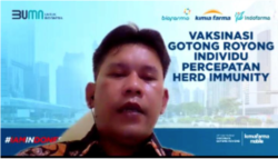 Sekretaris Perusahaan PT Kimia Farma Tbk Ganti Winarno mengatakan pelaksanaan VGR Individu COVID-19 akan ditunda sampai pemberitahuan selanjutnya dalam tangkapan layar. (Foto: VOA/Ghita Intan)