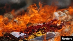 គ្រឿងញៀនដែល​ត្រូវបានរឹបអូស ត្រូវបានដុតបំផ្លាញនៅក្នុងទិវា​អន្តរជាតិ​ប្រយុទ្ធ​ប្រឆាំង​នឹងការជួញដូរ និងប្រើប្រាស់គ្រឿងញៀន នៅរាជធានីភ្នំពេញ កាលពីថ្ងៃទី២៦ ខែមិថុនា ឆ្នាំ២០១៨។ 