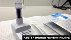 Ilustracija: Jedan od proizvedenih kućnih testova na Kovid 19 (Foto: REUTERS/Nathan Frandino)