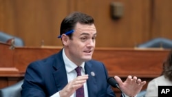 共和黨籍的眾議員邁克·加拉格爾（Mike Gallagher）2023年7月18日主持一場有關人工智能的聽證會。（美聯社）