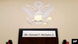 នេះ​ជា​ស្លាក​ឈ្មោះ​របស់​លោក Don McGahn អតីត​ទីប្រឹក្សា​សេតវិមាន​ ដែល​មិន​បាន​បង្ហាញ​ខ្លួន​នៅ​ក្នុង​សវនាការ​របស់​គណៈកម្មាធិការ​យុត្តិធម៌​របស់​សភា​តំណាងរាស្ត្រ កាលពី​ថ្ងៃទី២១ ខែឧសភា​ ឆ្នាំ២០១៩។