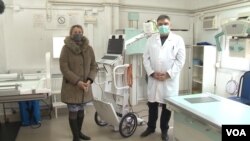 Pomoćnica direktora Kancelarije za Kosovo i Metohiju Svetlana Miladinov i direktor KBC Priština sa sedištem u GračaPomoćnica direktora Kancelarije za Kosovo i Metohiju Svetlana Miladinov i difrektor KBC Priština sa sedištem u Gračanici Bratislav Lazić poz