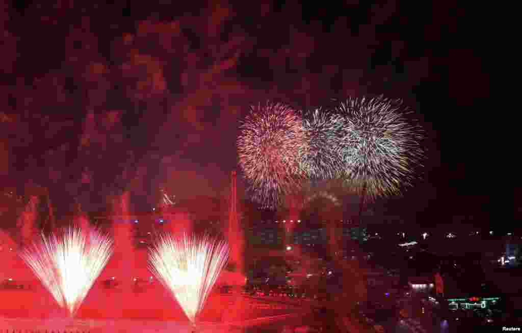 Показ феєрверків під час церемонії відкриття Зимових Олімпійських ігор 2018&nbsp;в Пхйончхані, Південна Корея, 9 лютого, 2018