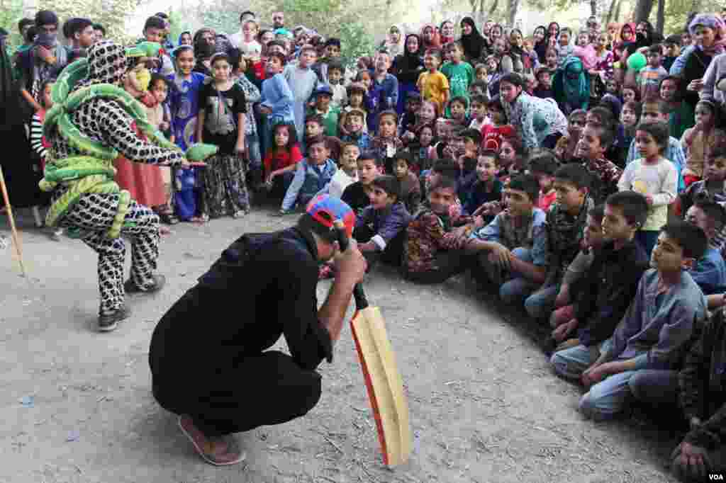 د افغانستان د سرکس د زده کړې او روزنې مرکز د کابل په بیلابیلو سیمو کې "د خوشحالی اته ورځې" تر نوم لاندې یو فیستوال جوړ کړی. 