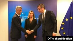 Predsednik Kosova Hašim Tači i srpski predsednik Aleksandar Vučić na jednoj od rundi dijaloga Beograda i Prištine, Foto:VOA