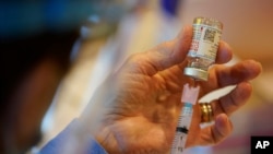 Pakar virologi Afsel percaya, bahwa vaksin Covid-19 yang sudah ada saat ini dapat "disesuaikan" untuk memerangi varian virus baru. (Foto: ilustrasi).