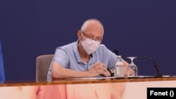 Epidemiolog Predrag Kon na konferenciji za novinare Kriznog štaba