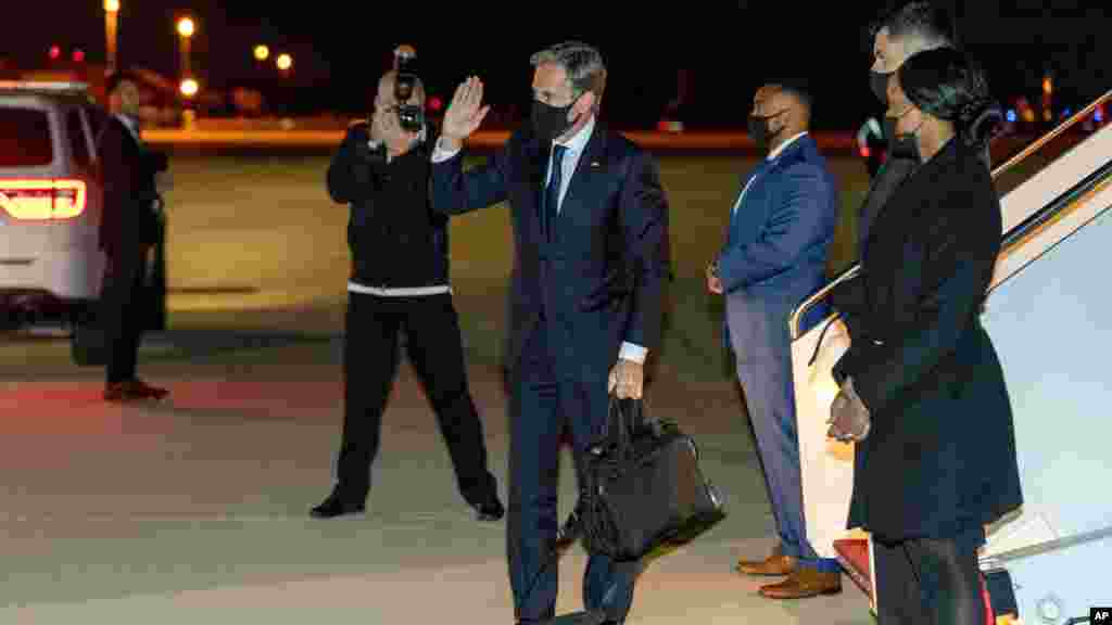 የዩናይትድ ስቴትስ የውጭ ጉዳይ ሚኒስትር አንተኒ ብሊንከን ኬንያ፤ ናይሮቢ ጆሞ ኬንያታ ዓለም አቀፍ አውሮፕላን ማረፊያ ሲደርሱ የተደረገላቸው አቀባበል።