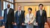 美国国务卿布林肯(左二)和国防部长奥斯汀(左一)星期日与日本外务大臣上川阳子(右二)和防卫大臣木原稔(右一)举行“2+2”安全会谈。(法新社，2024年7月28日。)
