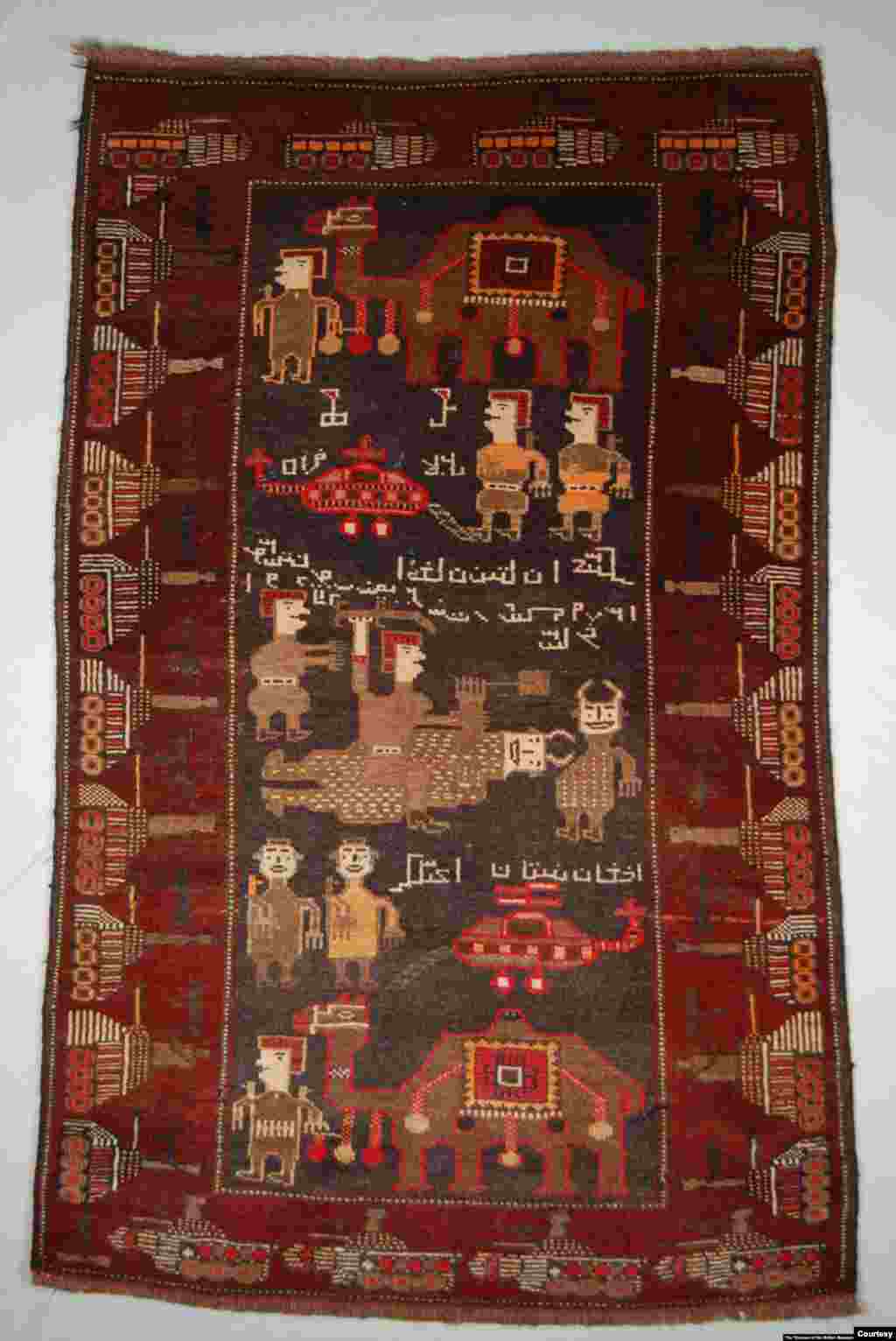 Gilamda sovet askarlariga qarshi kurashayotgan afg'on jangchilari namoyon bo'lgan